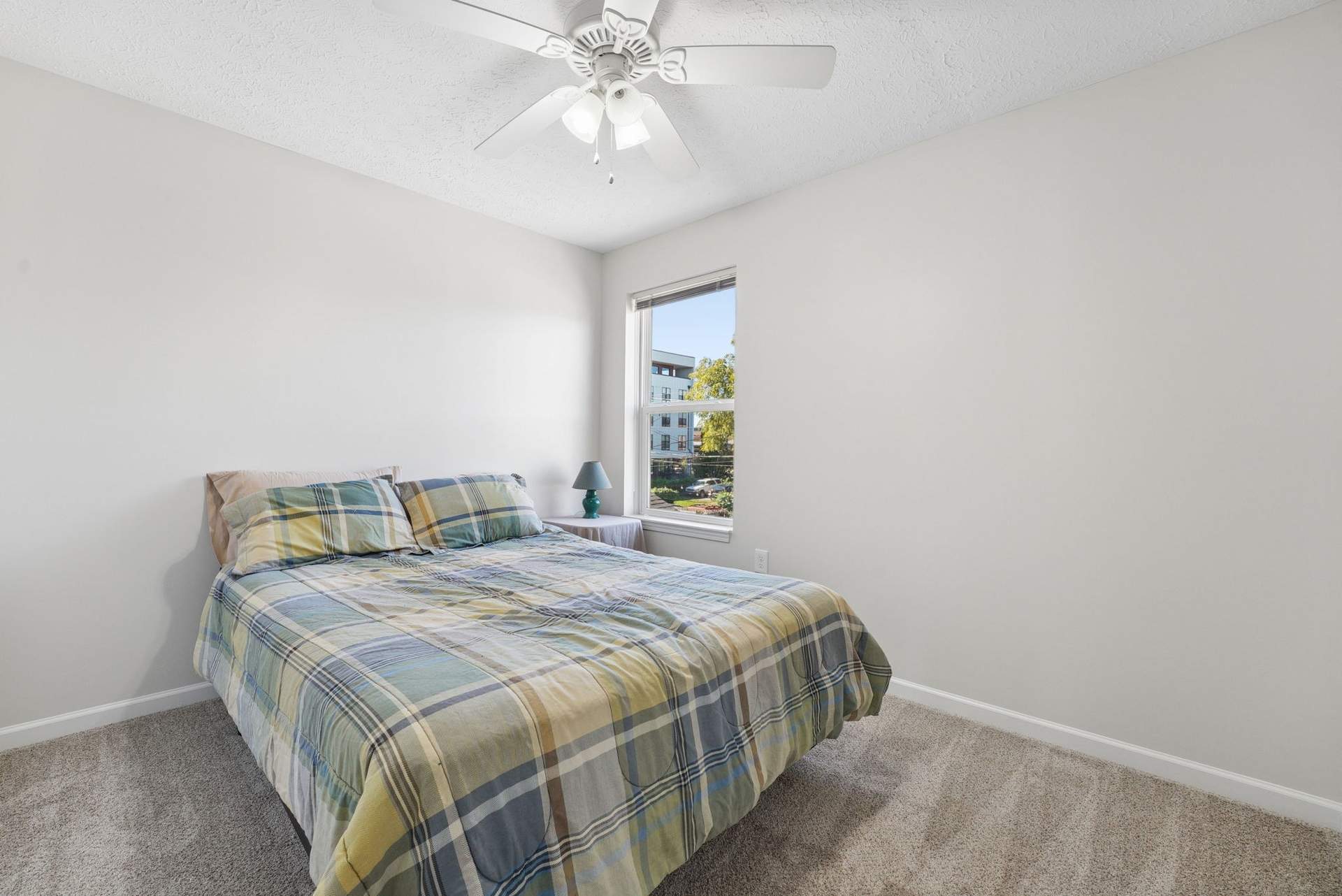 24-web-or-mls-1259-n-5th.jpg