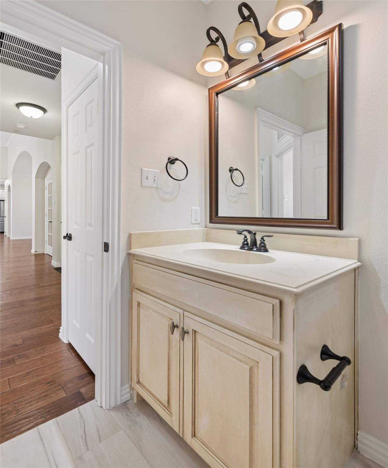 5682_Orchard_ParkwayV22.jpg