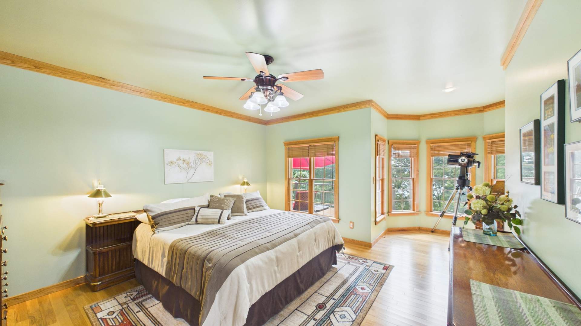 036_Primary_Bedroom.jpg