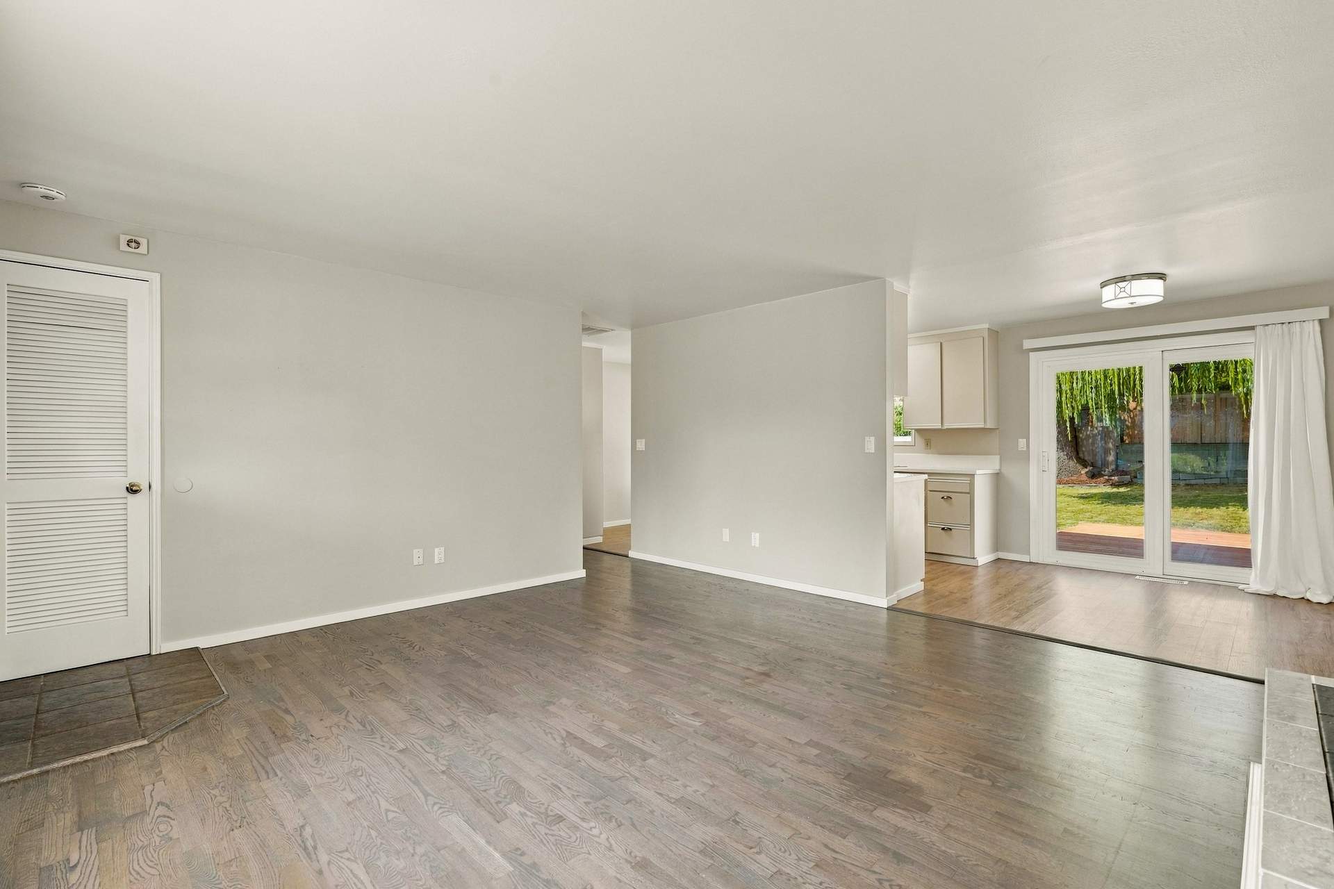 4813-190th-st-sw_-_10.jpg