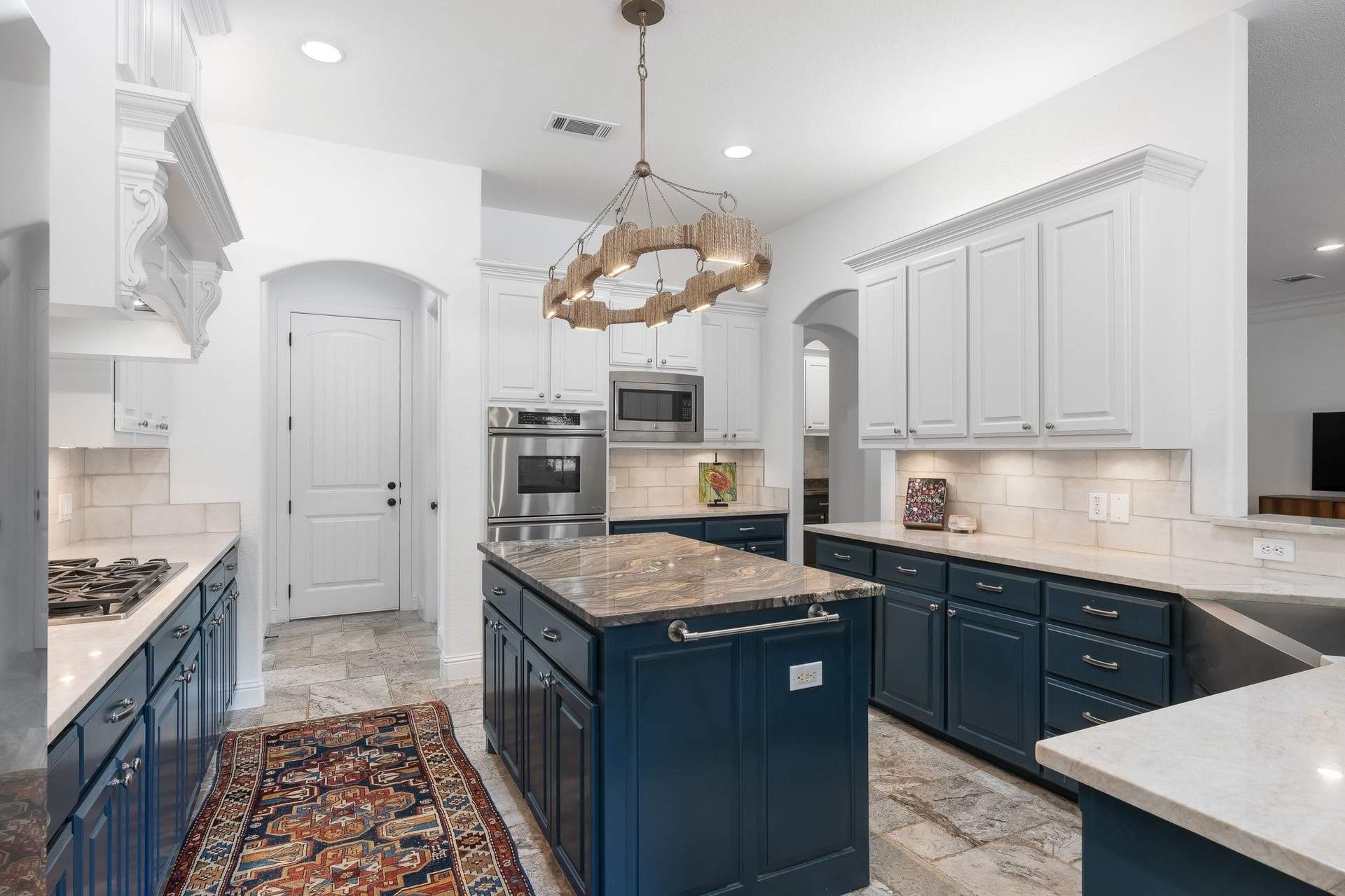 019_Kitchen.jpg