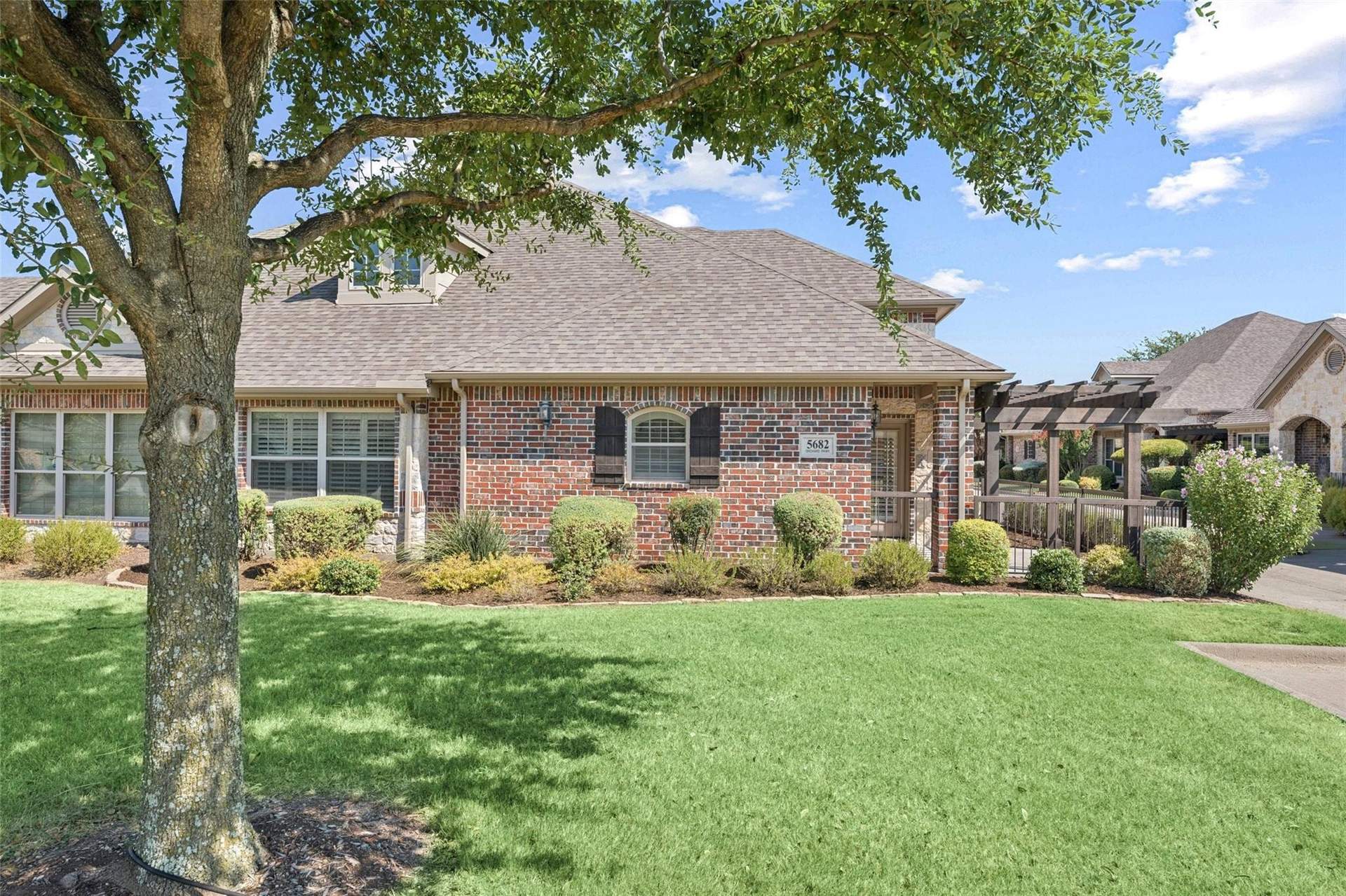 5682_Orchard_ParkwayV27.jpg
