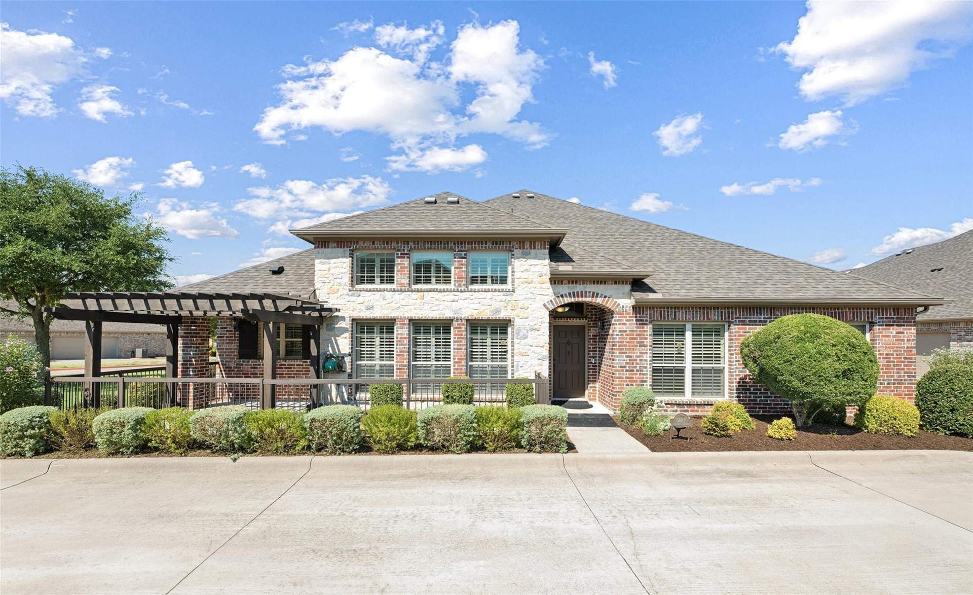 5682_Orchard_ParkwayV.jpg