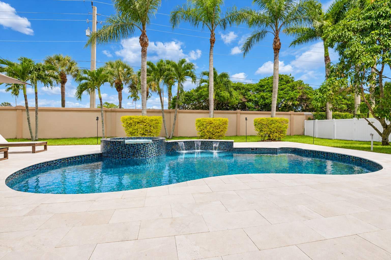 Tropical_Backyard_Pool_O.jpg