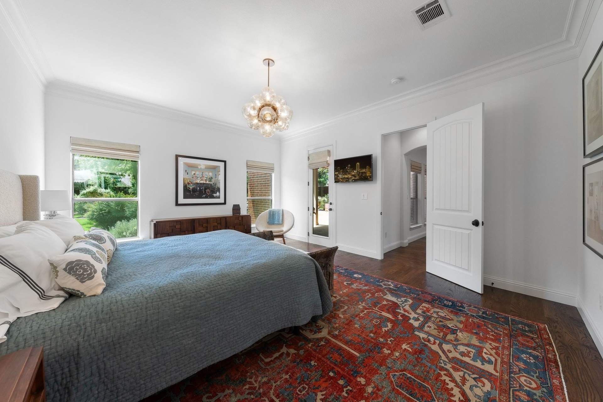 031_Primary_Bedroom.jpg