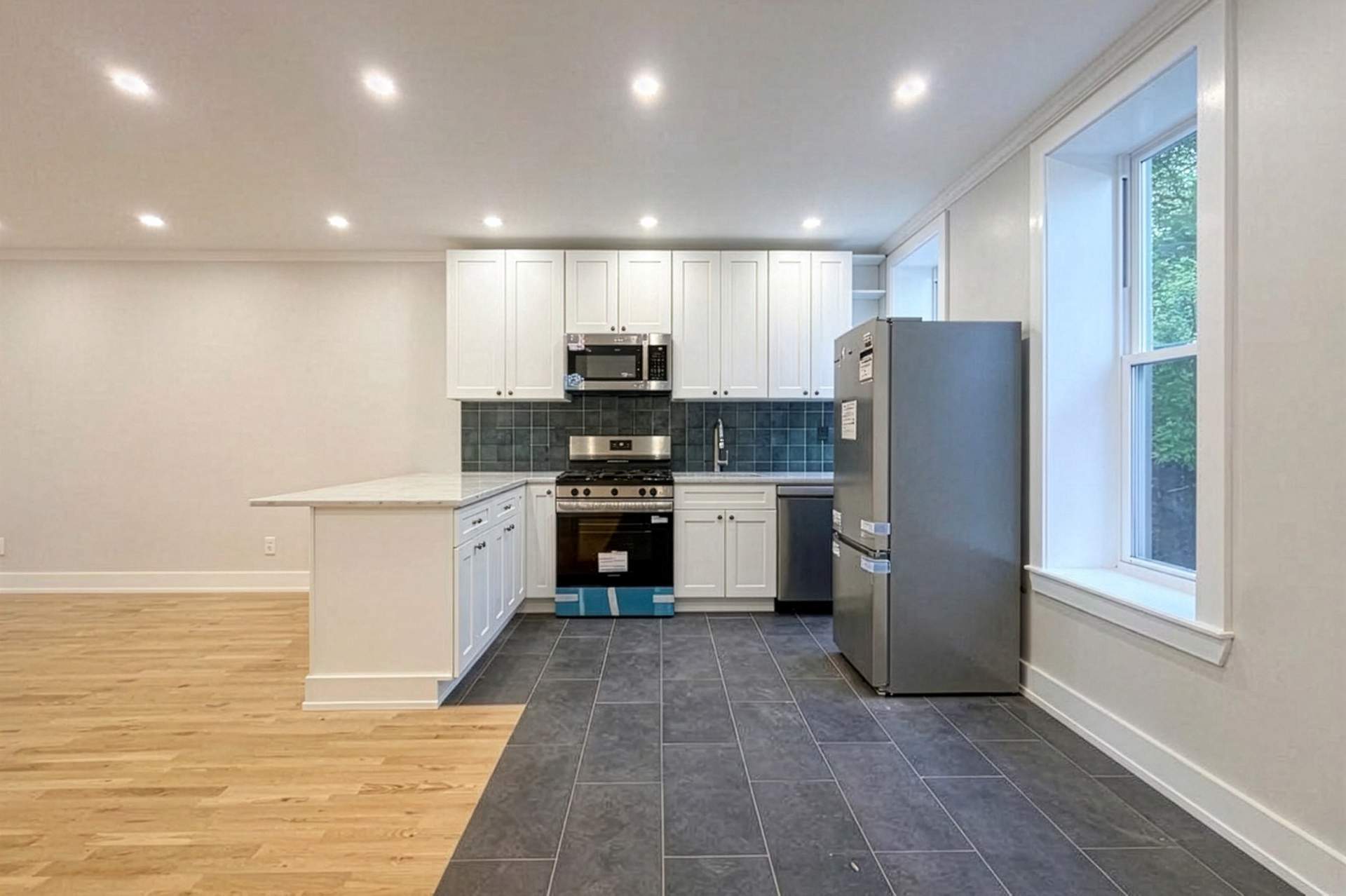 04-KITCHEN.jpg