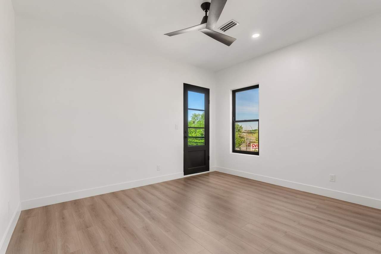 listing-photo-33.jpg