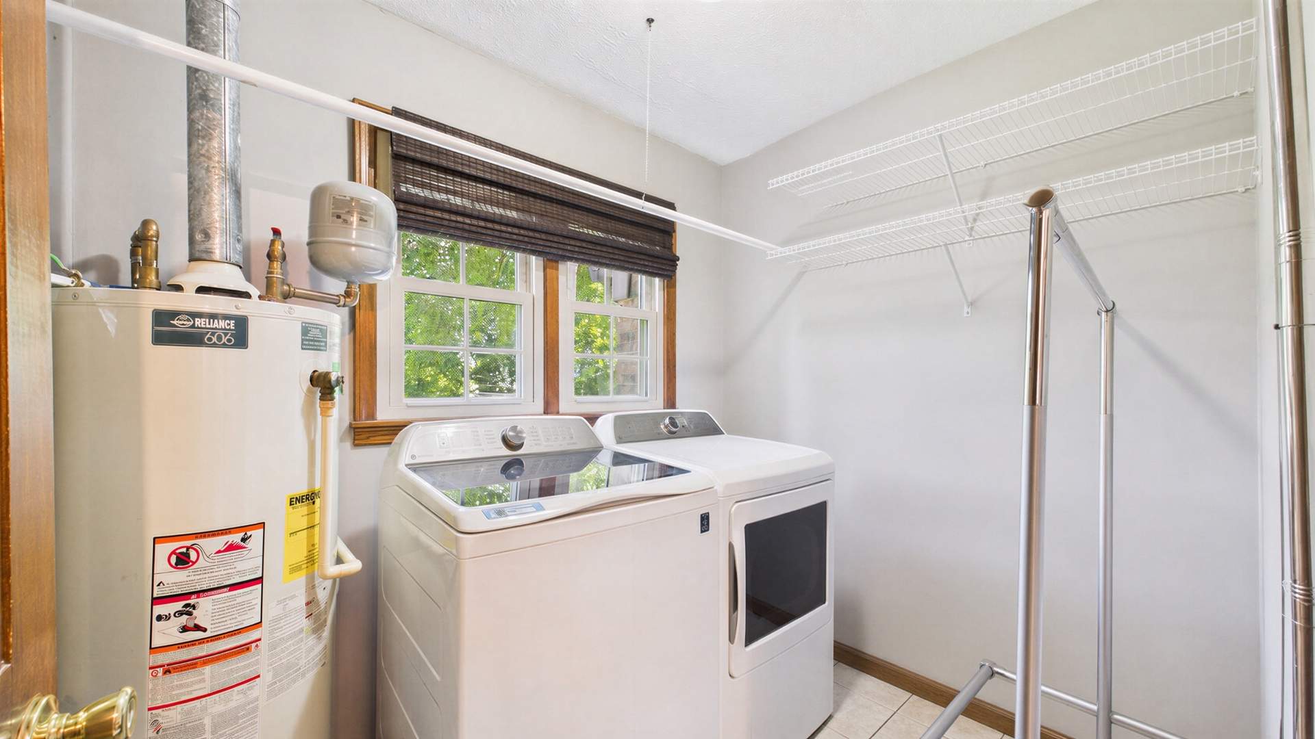 050_LAUNDRY_ROOM.jpg