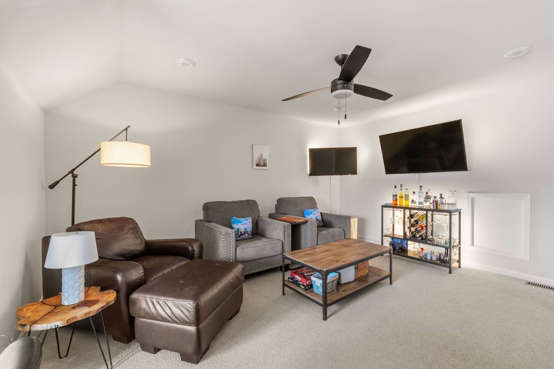 212 S Sydney Loft 4.jpg