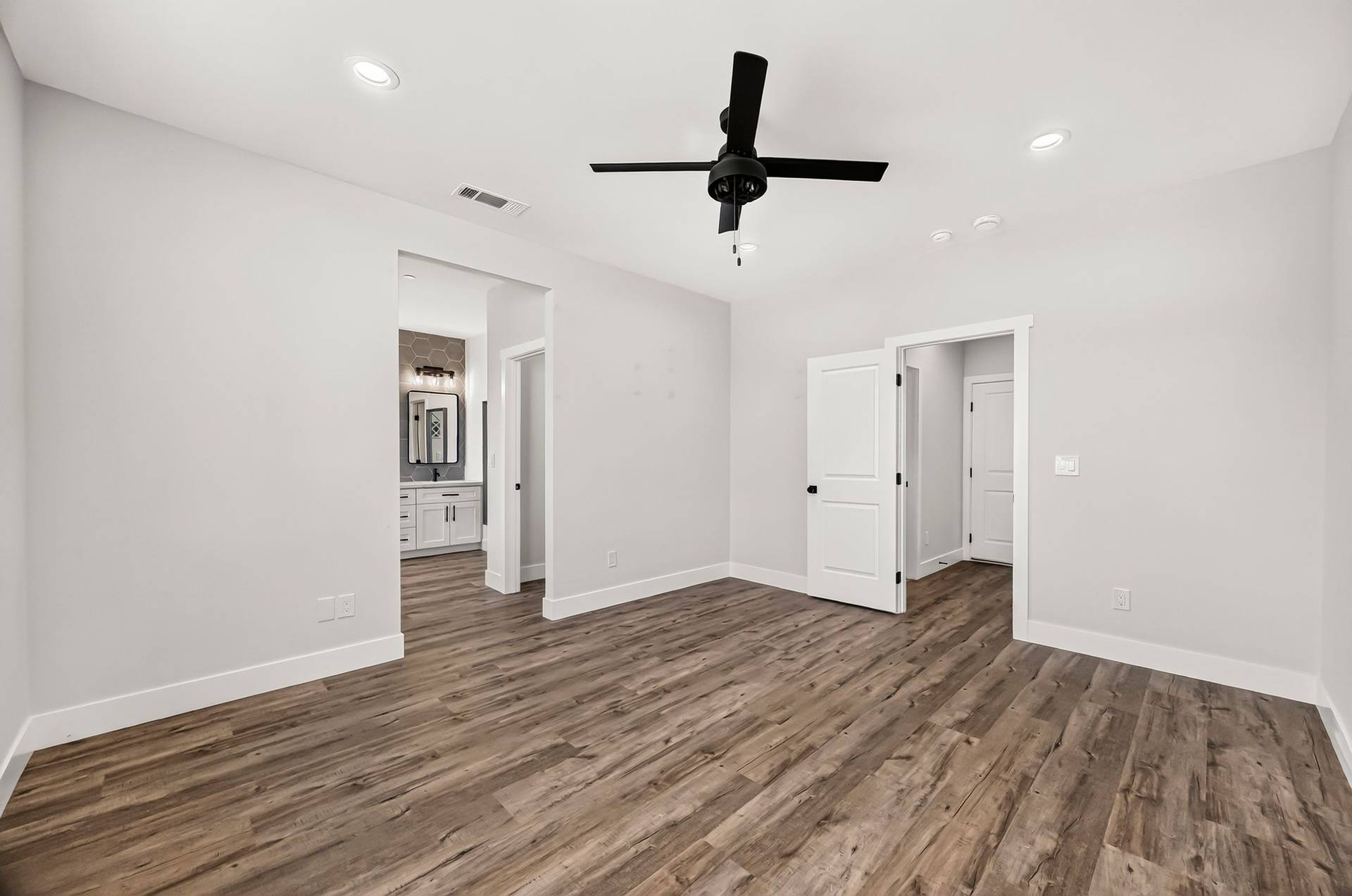 1369 Nunneley Rd - 026 (Photos).jpg