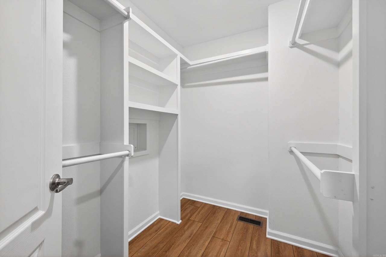 listing-photo-18.jpg