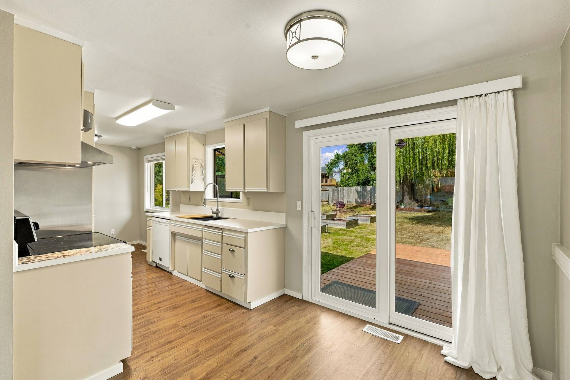 4813-190th-st-sw_-_12.jpg