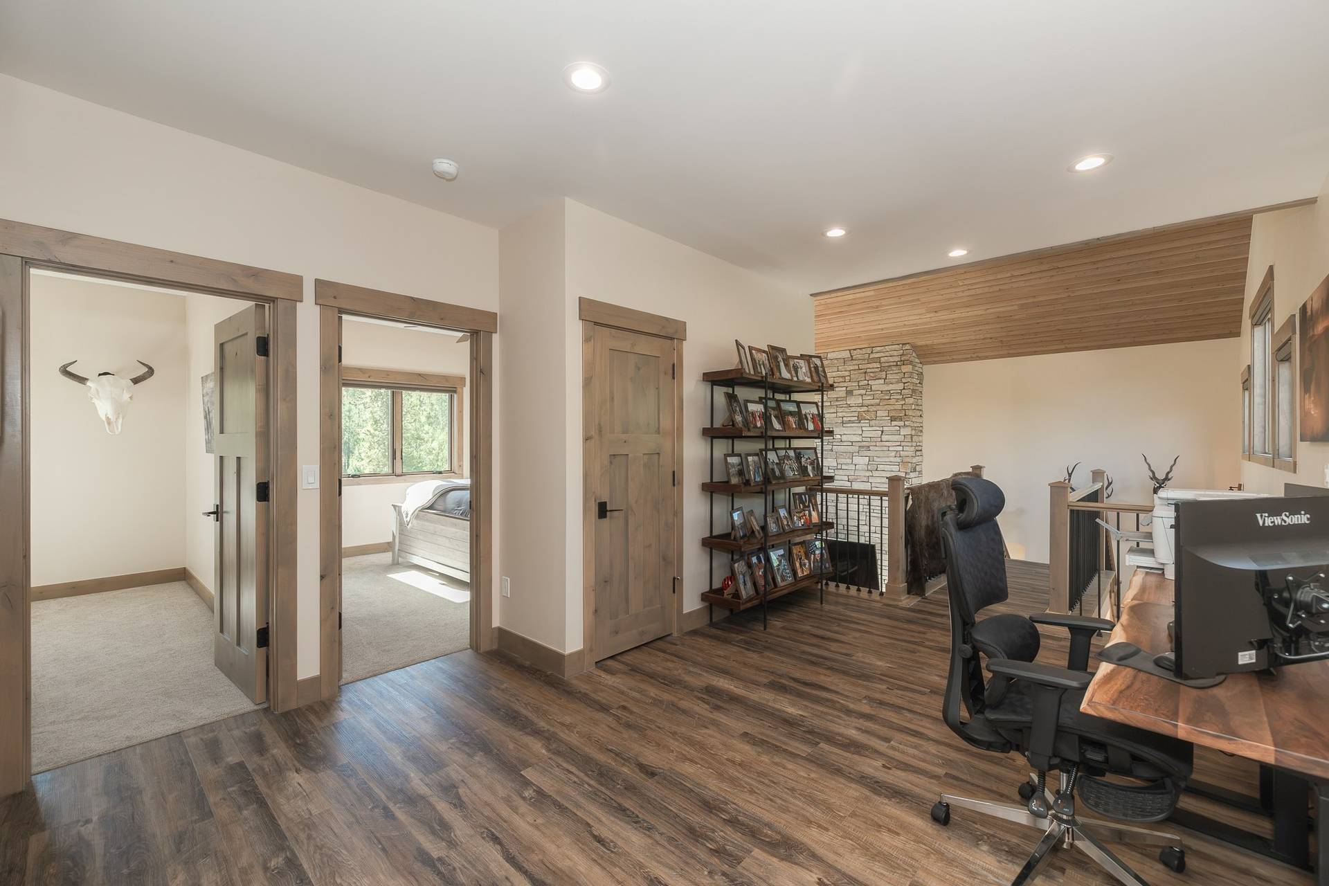 34_Upstairs_Office_2.jpg