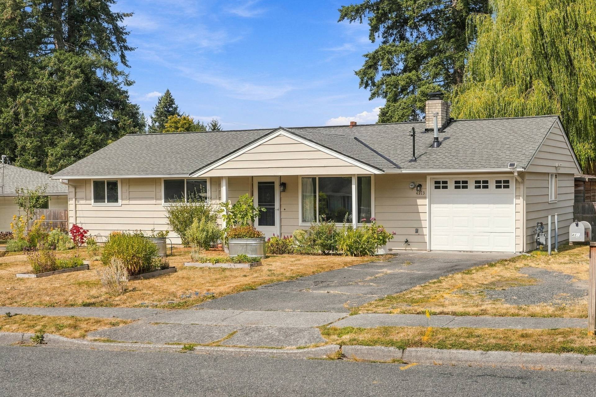 4813-190th-st-sw_-_01.jpg