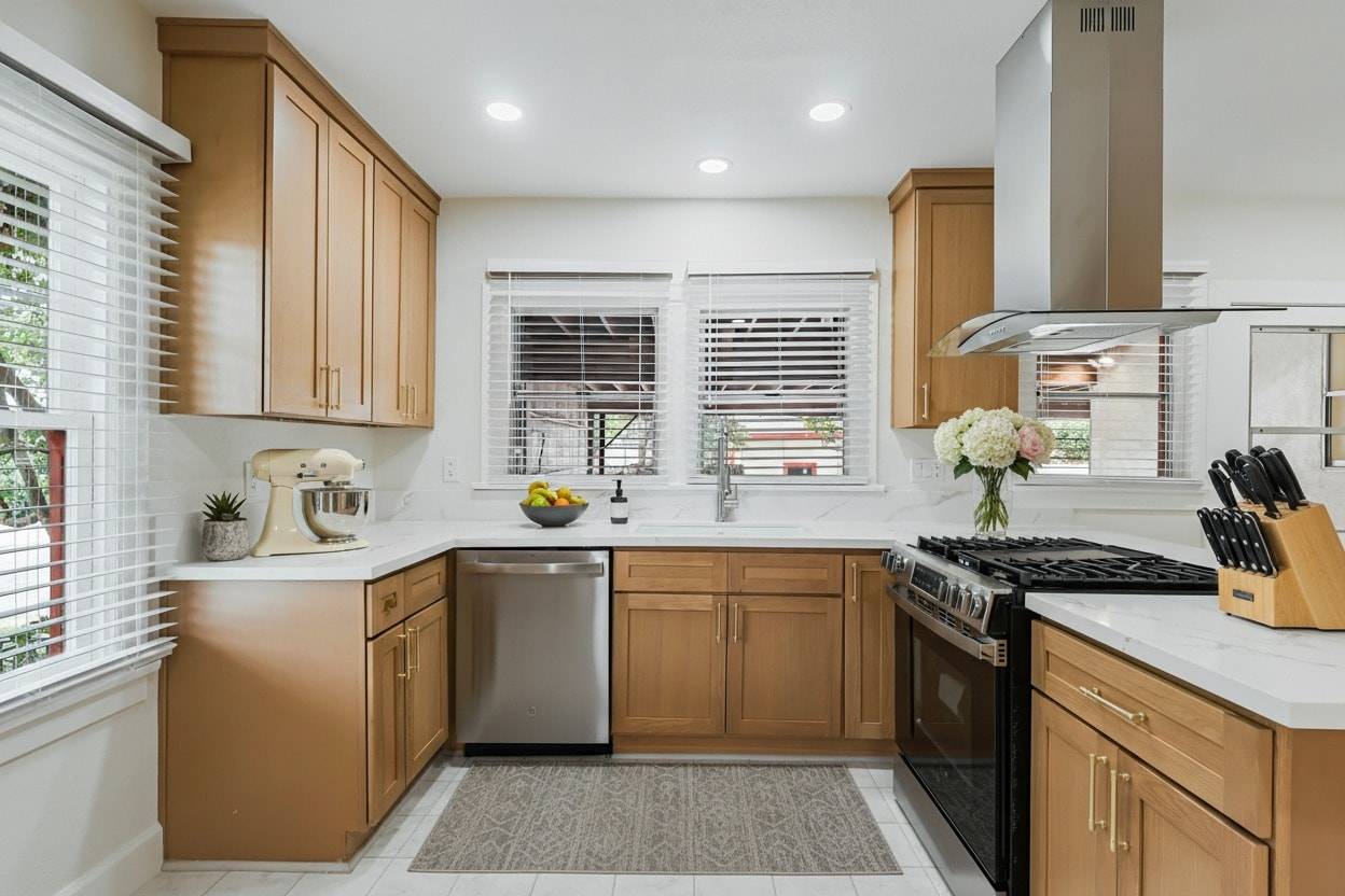 kitchen_1.jpg