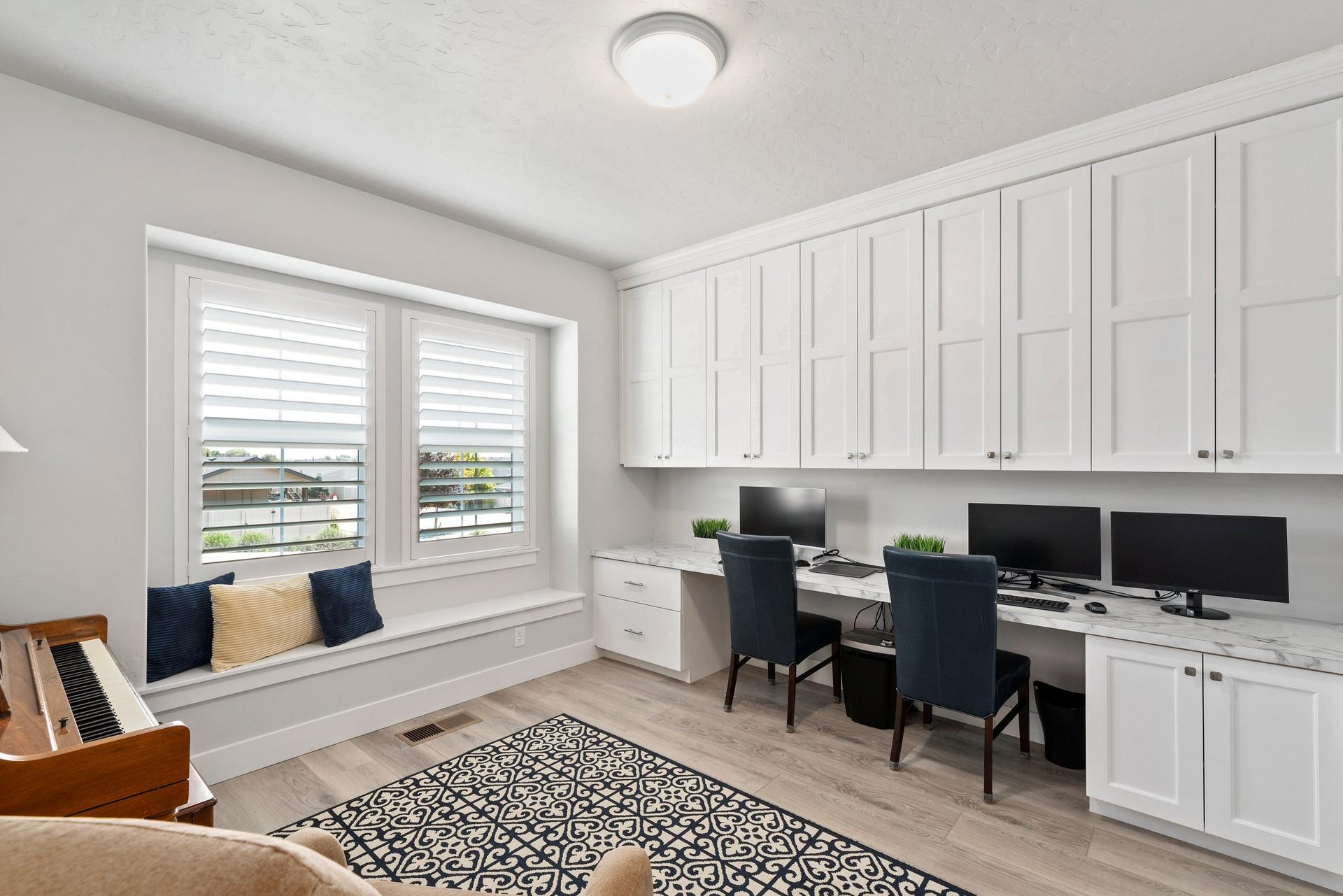 03-3385 N. Roseland Way_001.jpg