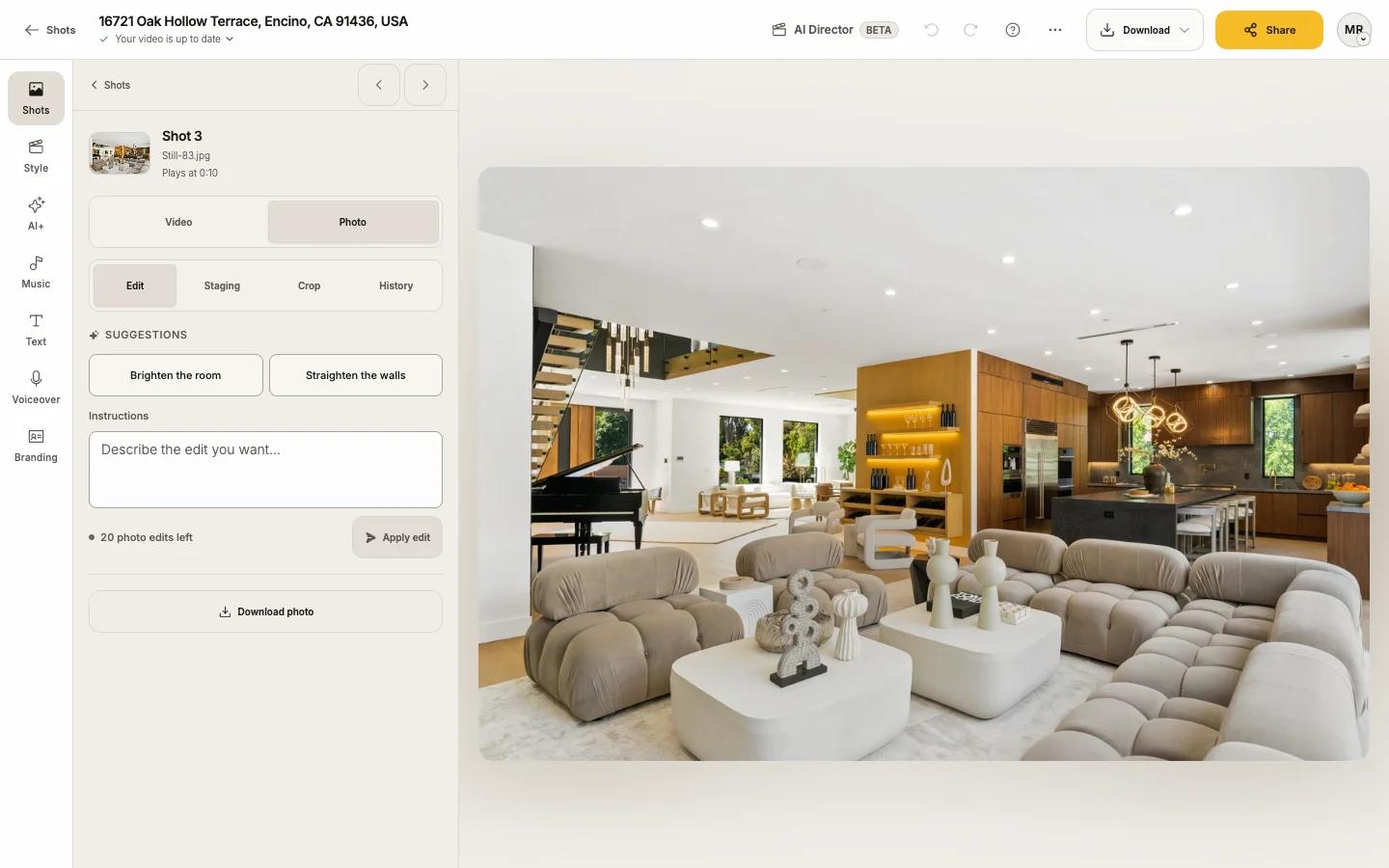 The photo editor in Keylight on the Edit tab, with suggestions written for the photo