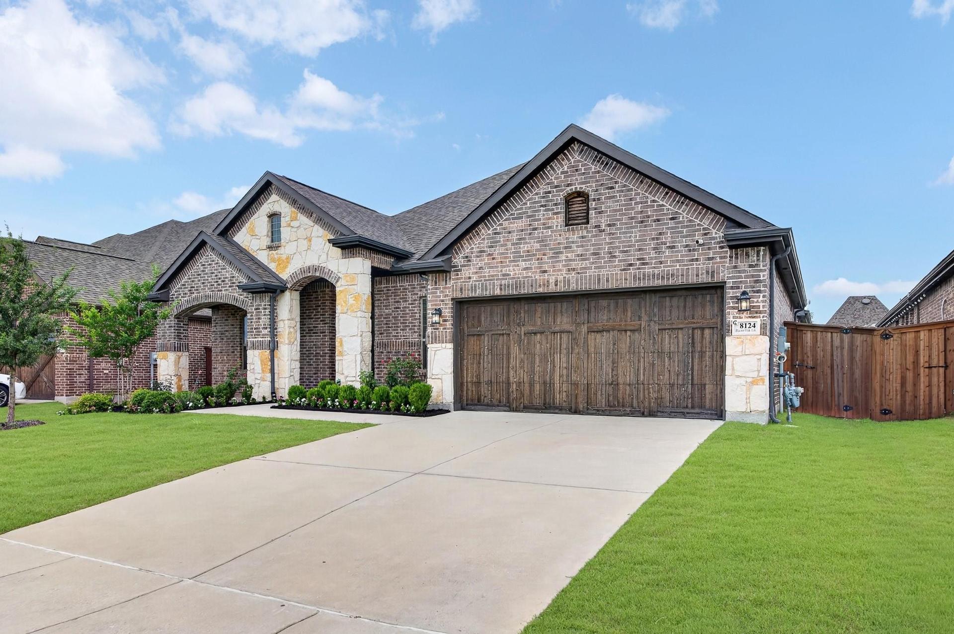 8124_Pecan_Oak_LaneV1.jpg