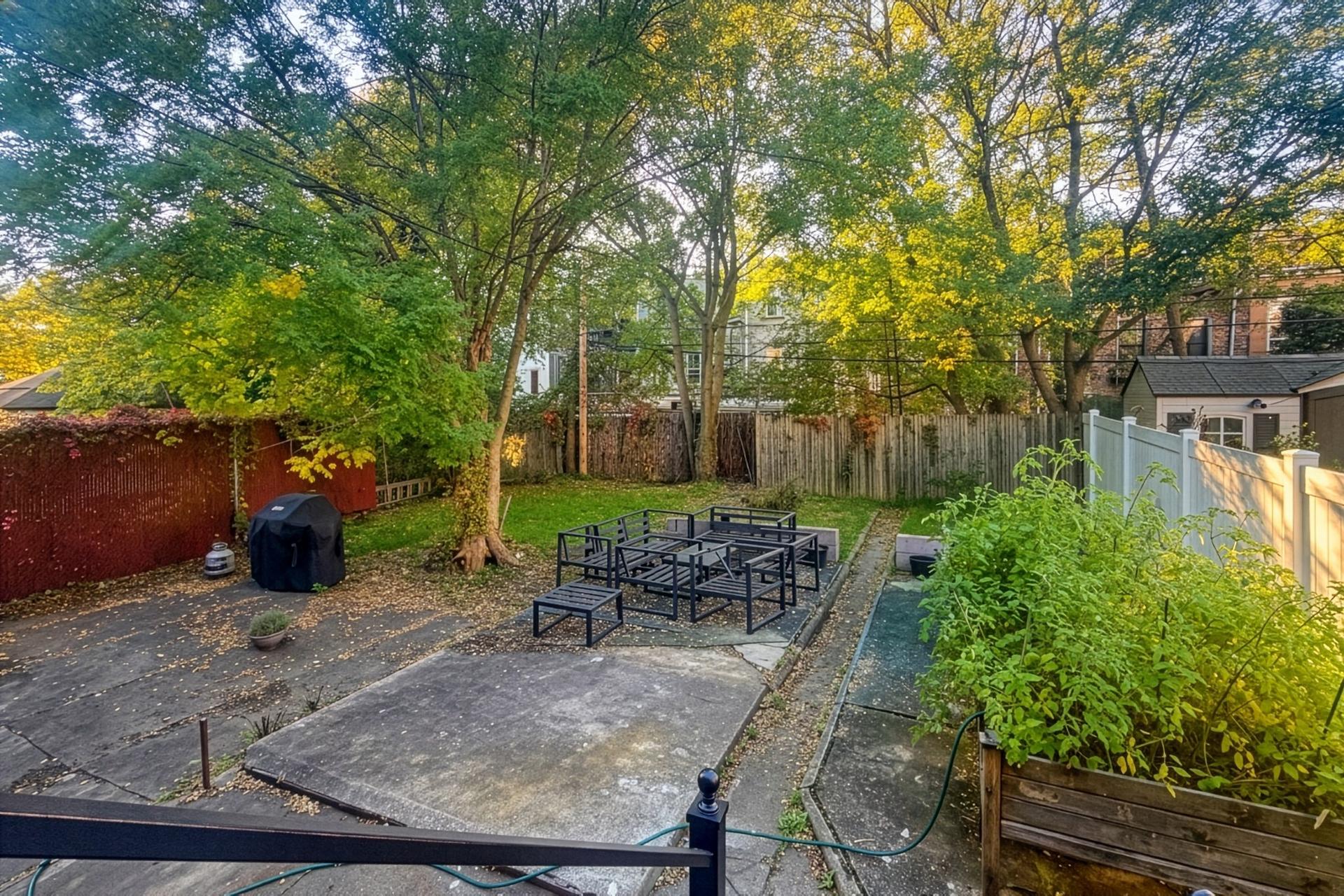 01_1-BACKYARD.jpg