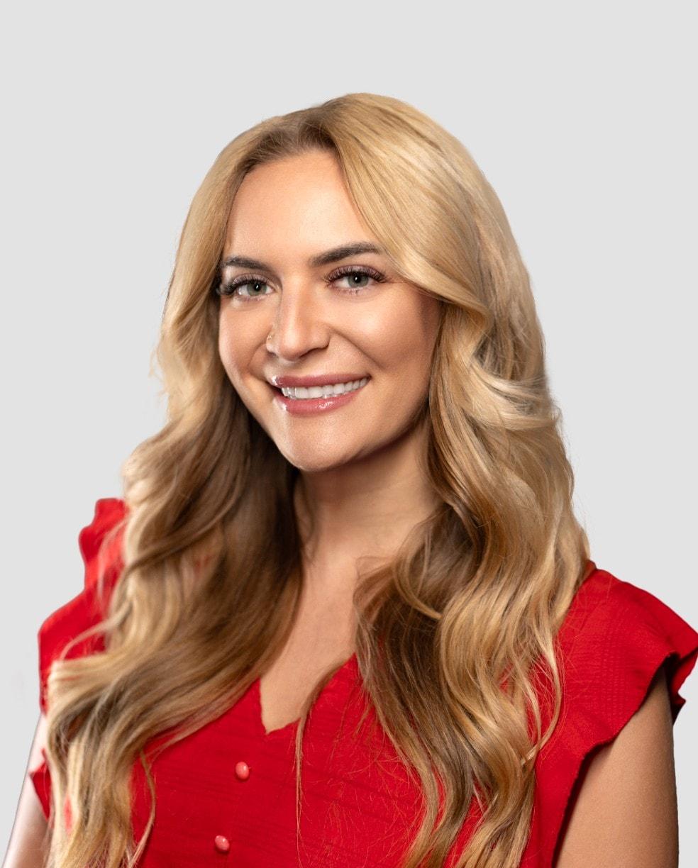 Becca Busch headshot
