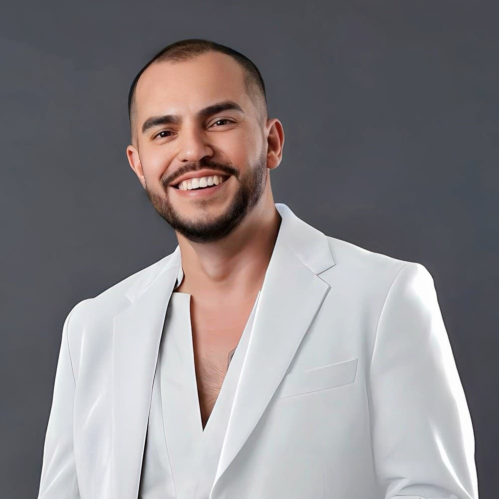 Jayson Fernandez headshot